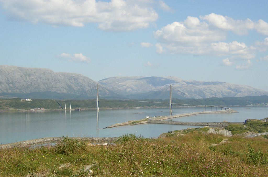 Le pont d'Helgeland près de Sandnessjøen