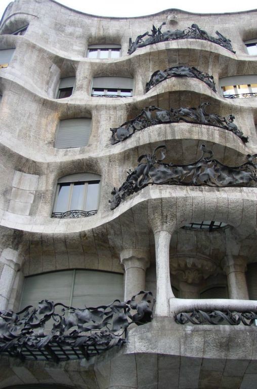 Façade de la Casa Mila (Architecte : A. Gaudi)