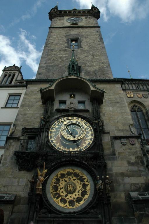 la Tour de l'Hotel de Ville et l'horloge astronomique