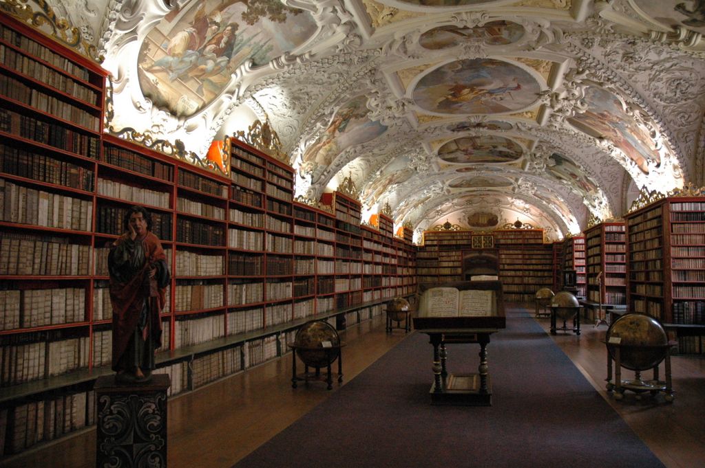 la bibliothèque théologique du couvent Strahov (un must du baroque)