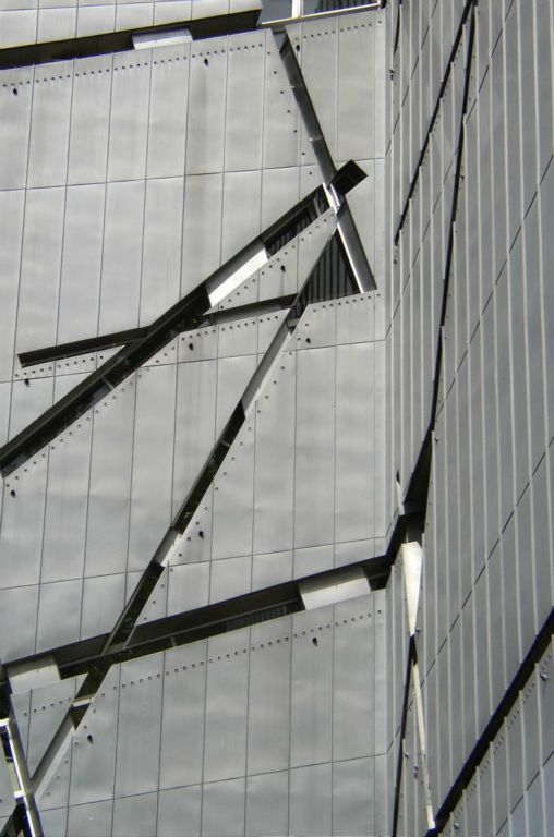 Façade du batiment moderne (architecte D. Libeskind)