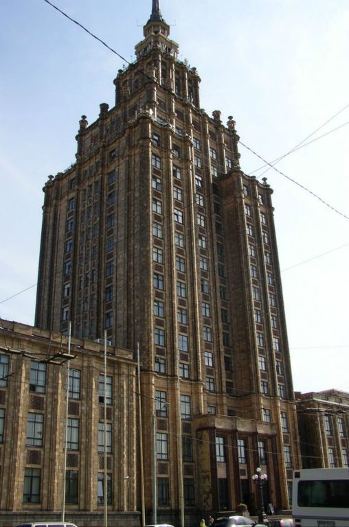La tour de l'Académie des Sciences, style “baroque stalinien”