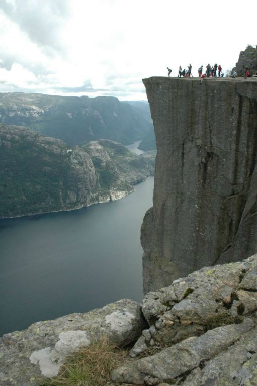 Le rocher de “La chaire” surplombe le Lysefjord de 600 m