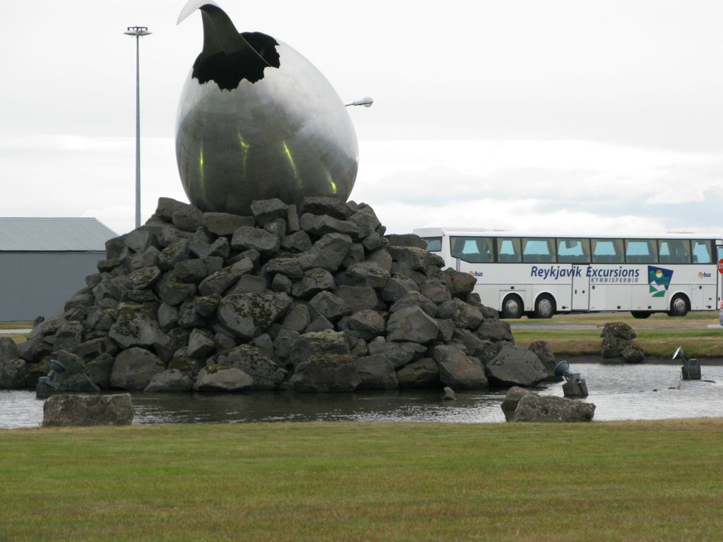 Sculpture "Jet Nest" de Magnus Tomasson