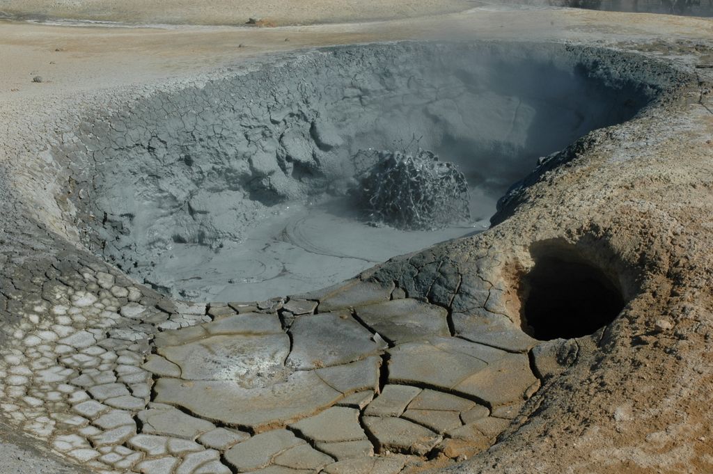 Marmite de boue sur le site géothermique de Hverarond