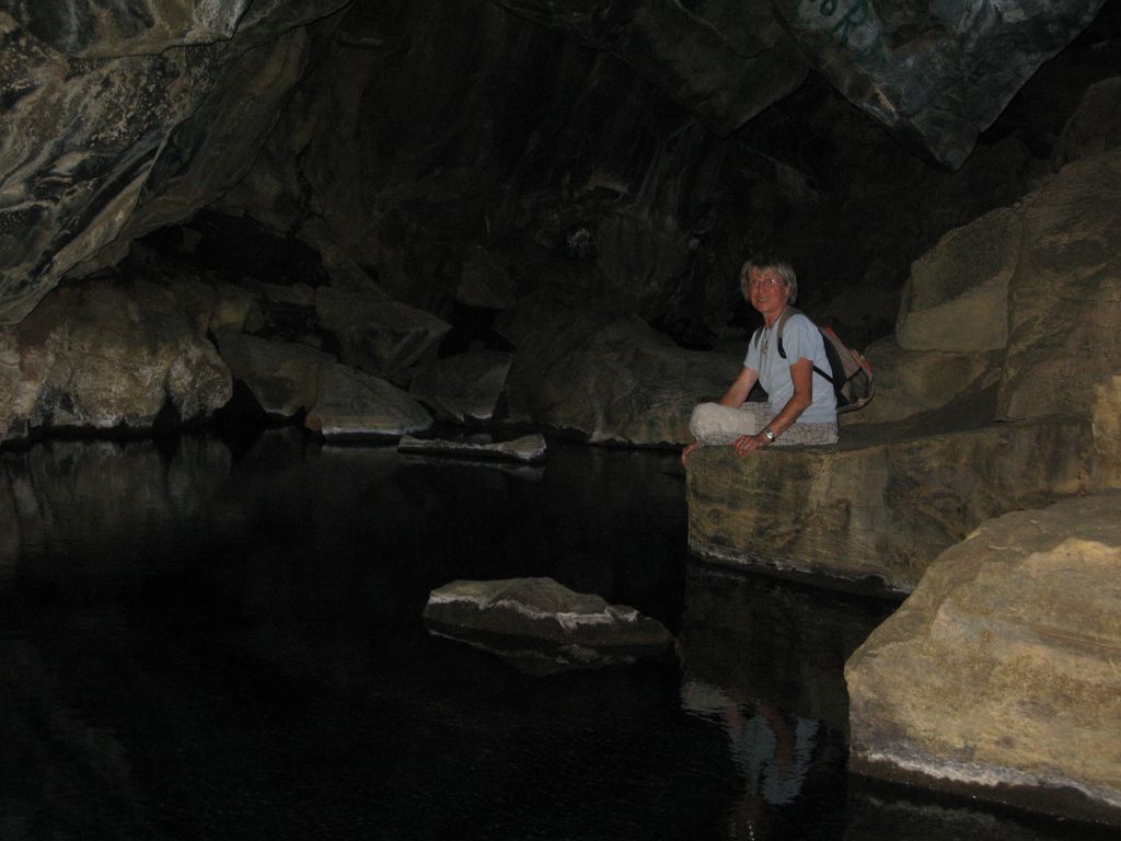 Grotte  de Grjortagja et source d'eau chaude