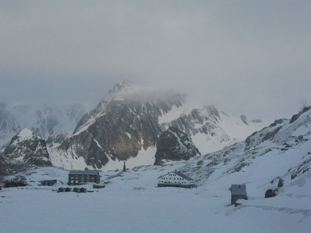 Départ pour la Fenêtre d'En Haut à 2724m