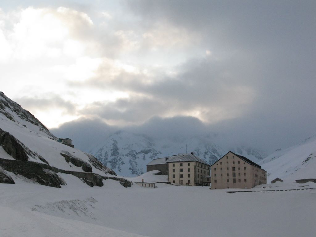 Départ de l'hospice pour la Fenêtre d'En Haut à 2724m