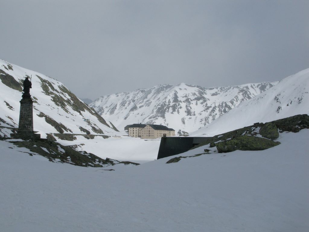 vers l'hospice du Grand Saint Bernard