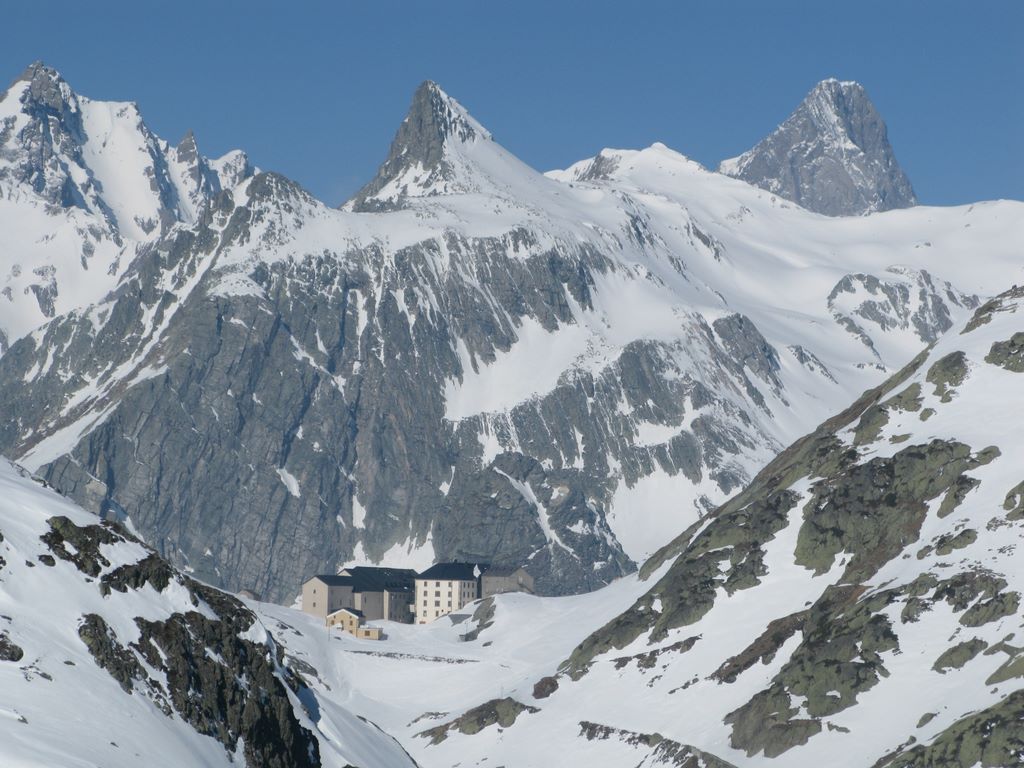 Dernière vue sur l'hospice du Grand Saint Bernard