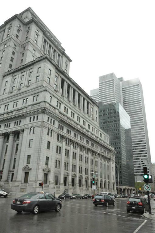 Montréal: immeuble Sun Life et immeuble de la Bourse