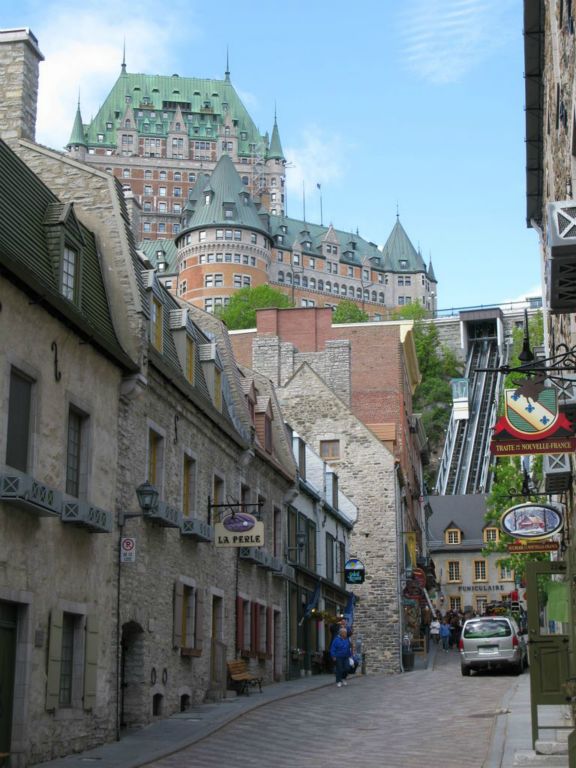 Québec: Rue Sous-le-Fort, le funiculaire, le château Frontenac