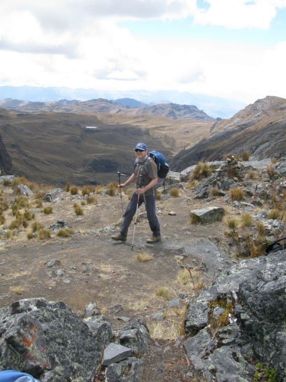 Arrivée au col de Pucaraju (4640 m.) : les marcheurs...