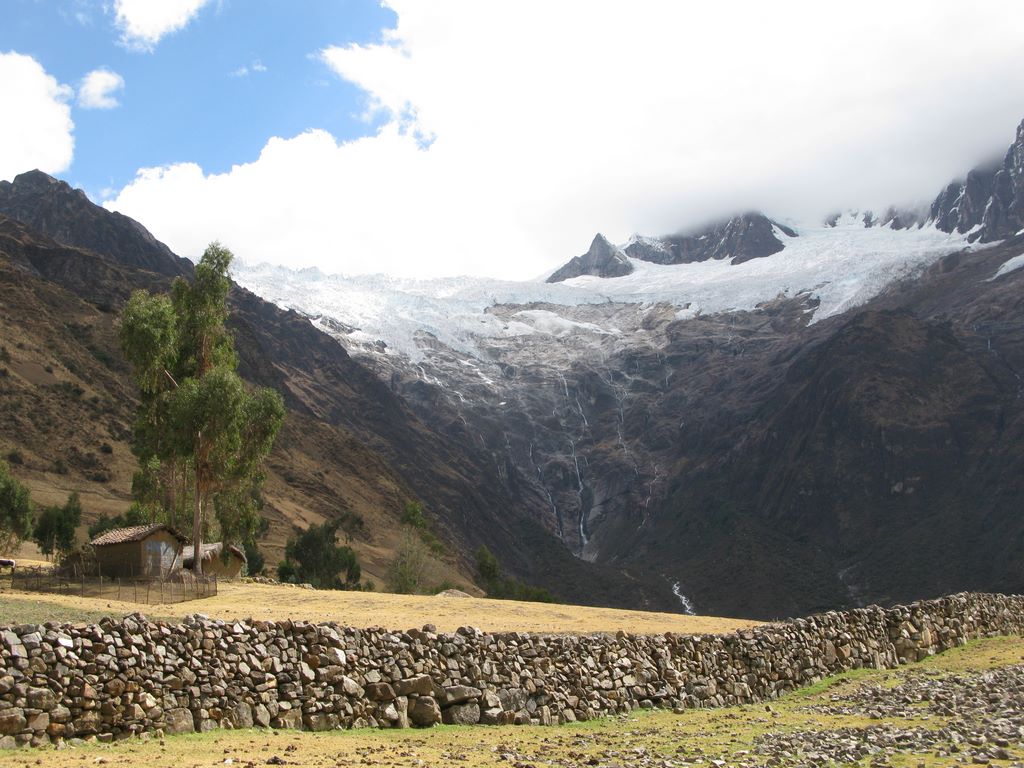 Le fond de la vallée, dominé par le glacier du Pucajirca