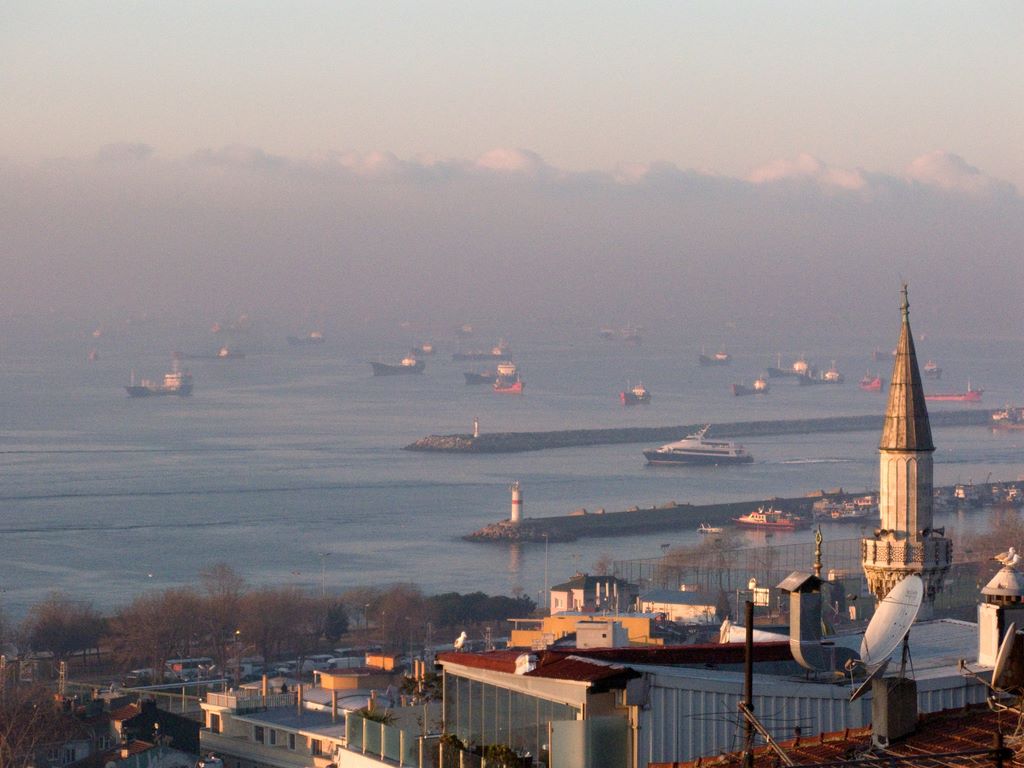 Bateaux au mouillage en mer de Marmara