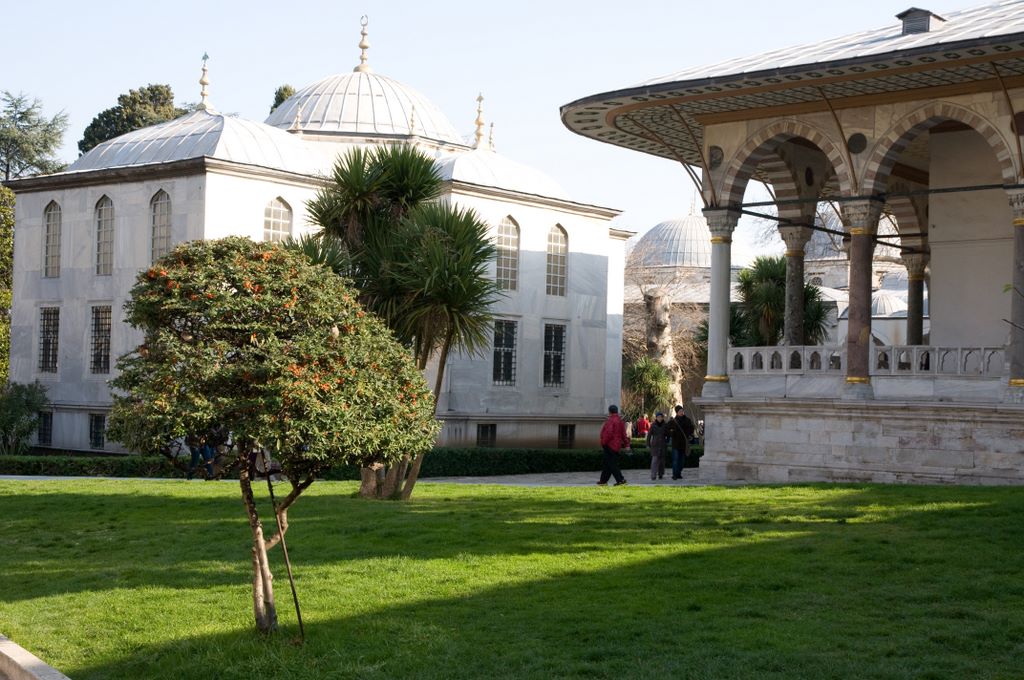 La bibliothèque d'Ahmet III et le pavillon des audiences
