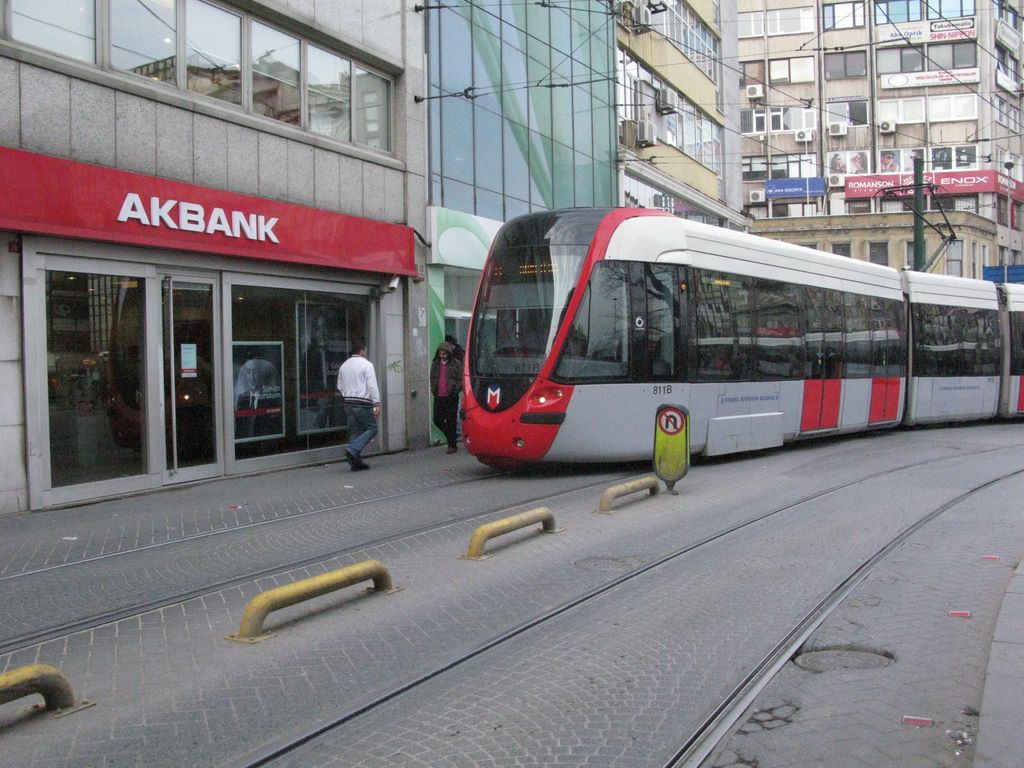 Le tram dans Eminomü