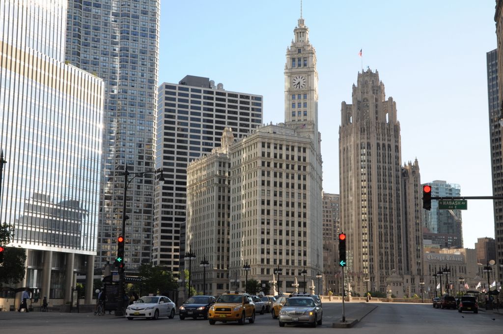 Au centre, le Wrigley building (1924) avec à droite la Chicago Tribune Tower (1925)