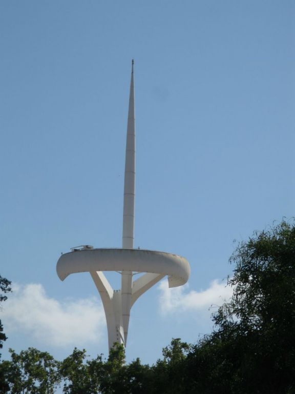 La tour Calatrava, à Montjuïc, est la tour des télécommunications et le symbole, selon son créateur Santiago Calatrava, du XXIe siècle.