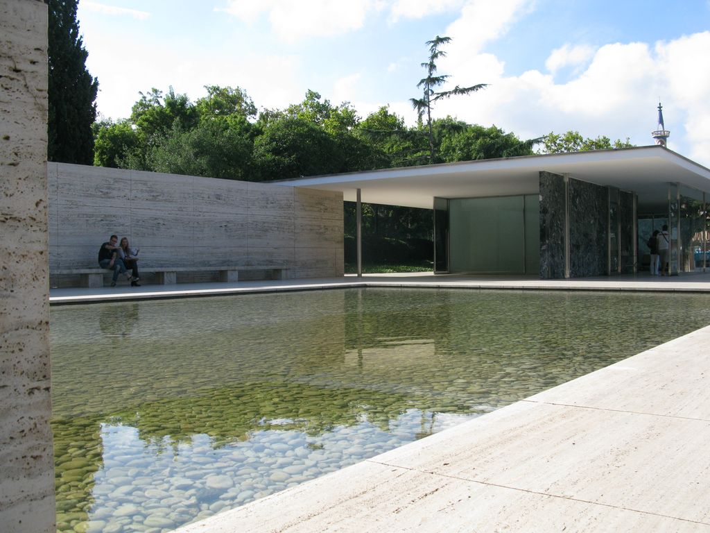 Pavillon de Mies Van der Rohe; c'est le pavillon allemand de l’exposition universelle de 1929 !