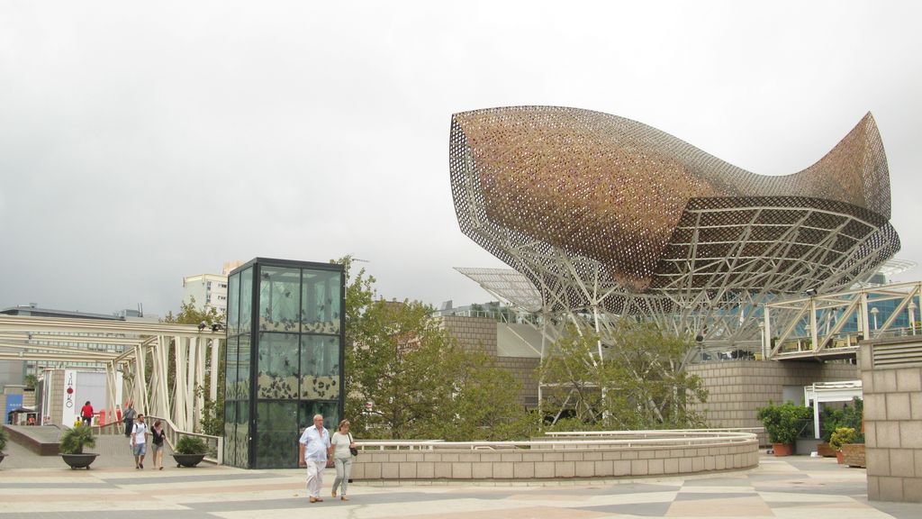 Le Pez Dorado (Poisson doré), monument de bronze et acier de Franck Gehry