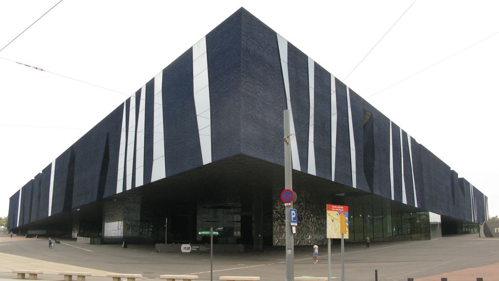Le Musée Bleu des Sciences Naturelles, à l'extrémité de la Diagonale, d'Herzog et Meuron