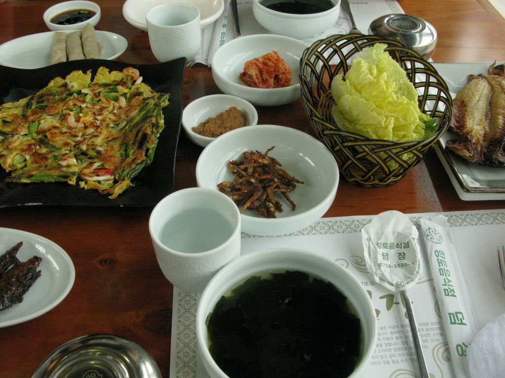 Repas traditionnel coréen, épicé