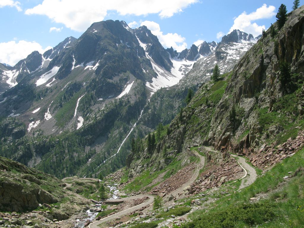 Ce sentier est un chemin carrossable construit par les chasseurs alpins au début du 19ème siècle