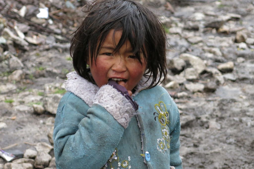 Enfant dans le village de Sama Gompa