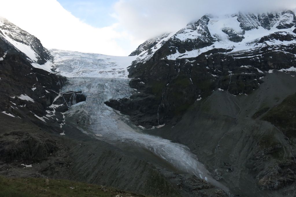 Vue depuis la terrasse : le glacier de Tourtemagne