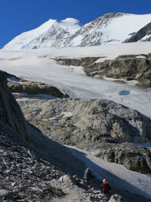 On descend rejoindre la glacier du Brunegg