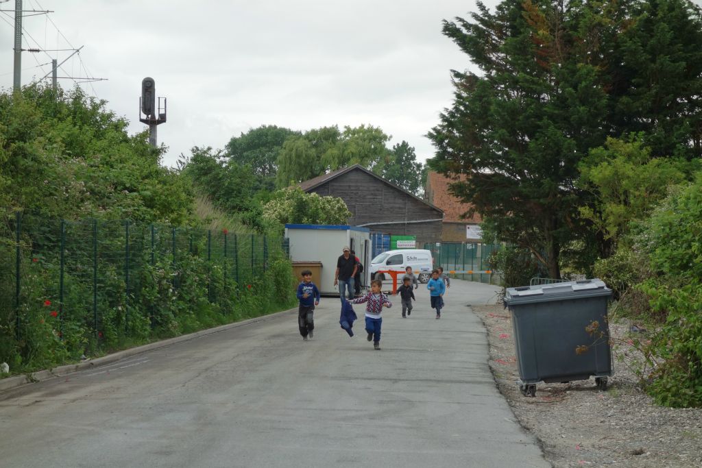 Arrivée au camp de la Linère de Grande-Synthe, dans la banlieue de Dunkerque