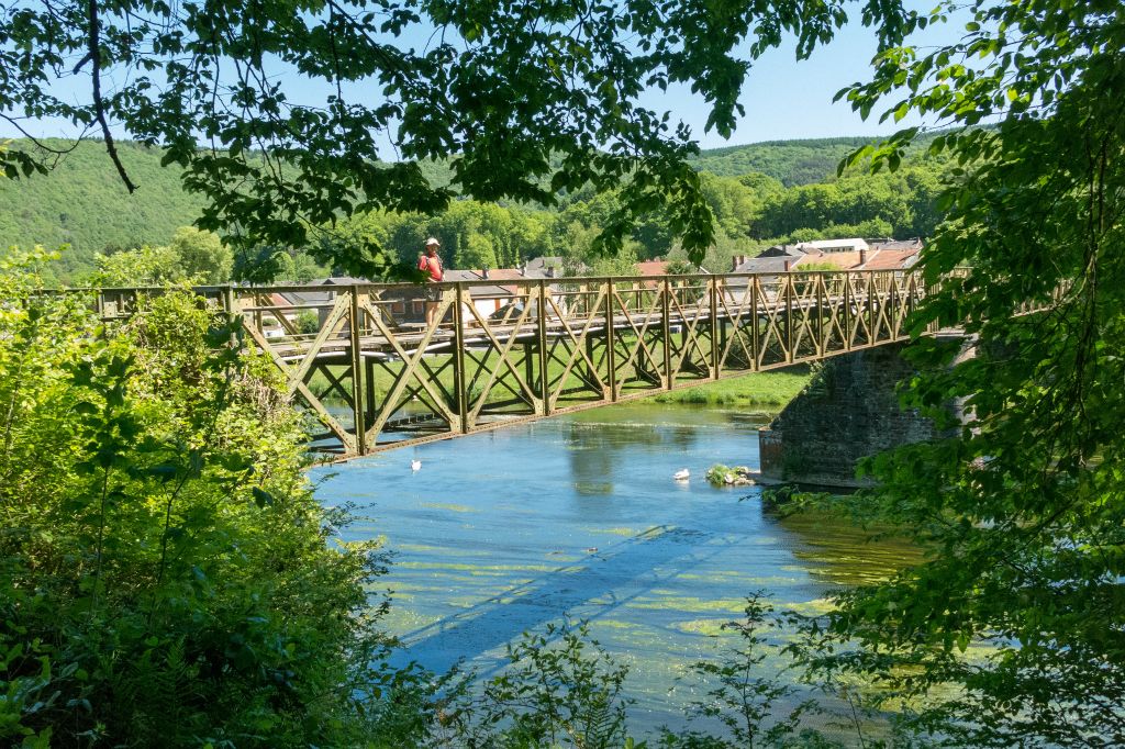 Pont sur La Semoy pour accéder à la voie de chemin de fer depuis le village de Naux