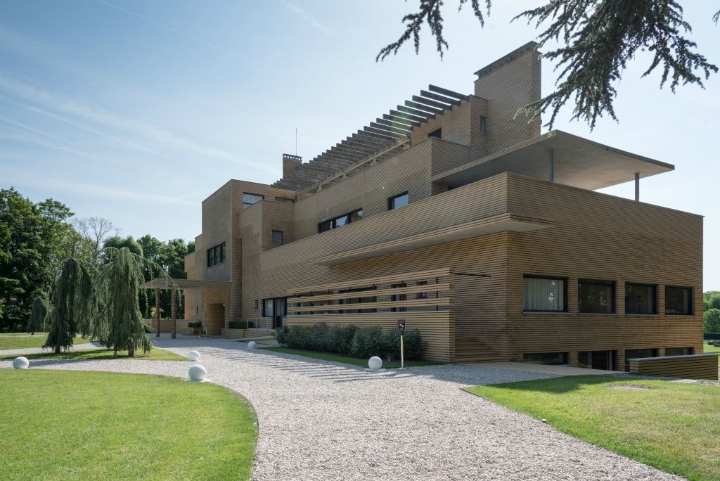 La Villa Cavrois conçue à partir de 1929 par l'architecte Mallet-Stevens