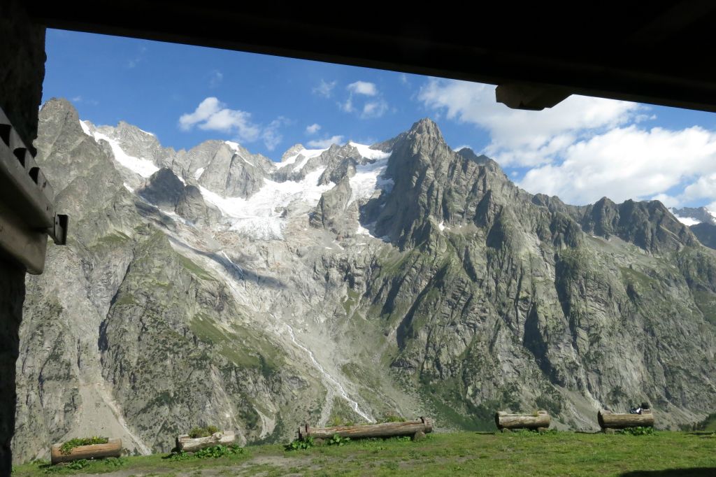 Vue depuis l'entrée du refuge