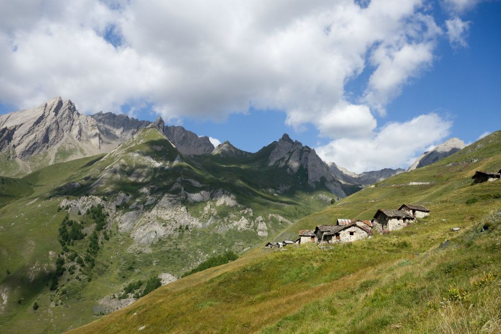 Vue sur le  hameau de Merdeux Inférieur 