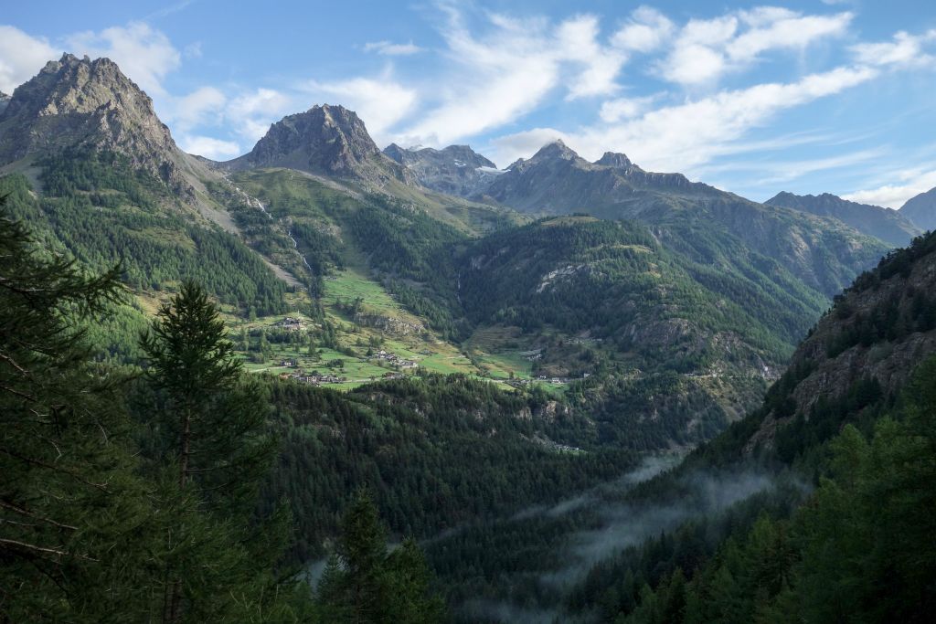 Vue sur les villages de la vallée que l'on vient de quitter