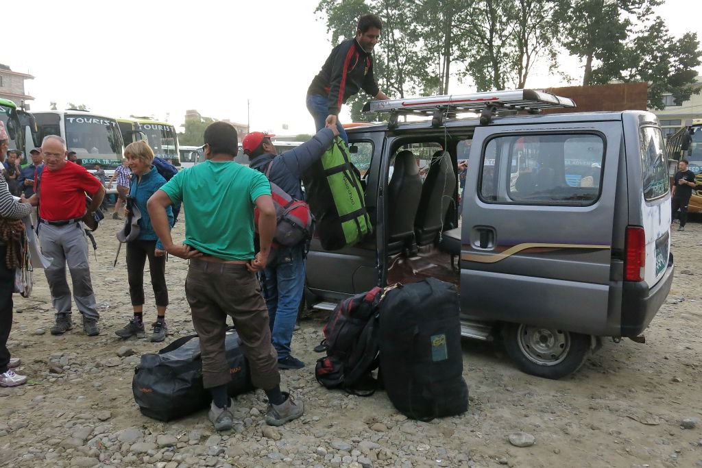 Le lendemain, après un transfert en mini-bus, départ de Pokhara vers Kathmandu en bus
