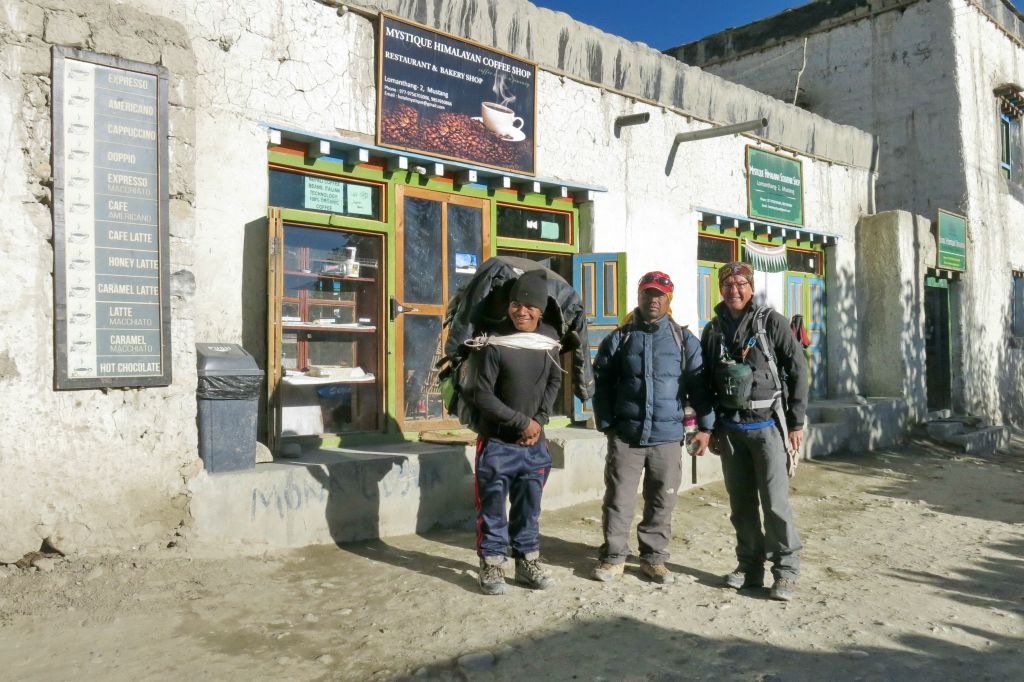 A partir de Lo Manthang, village le plus au nord de notre trek, nous allons revenir vers Jomoson en suivant la rive gauche de la Kali Gandaki 