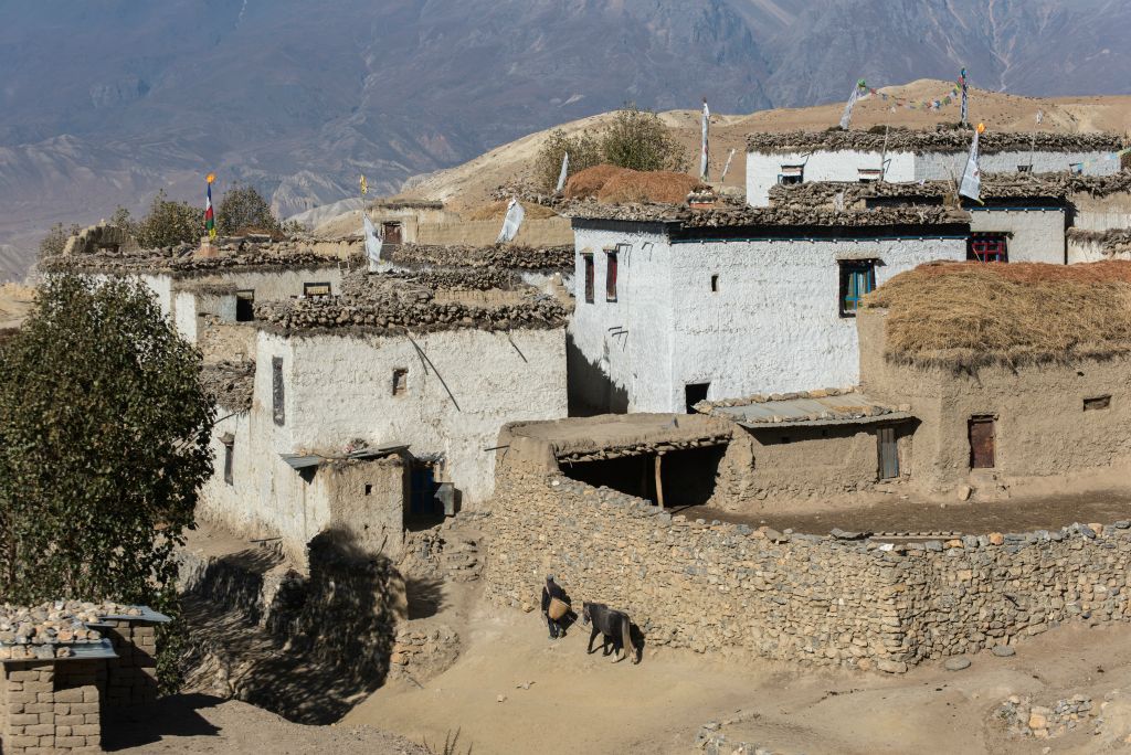Passage par le village de Ghara où nous rejoint la gardienne des clefs des deux monastères