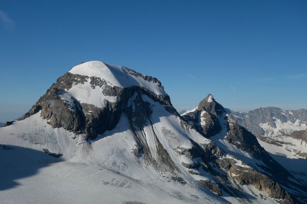 En premier plan le Ciarforon et  à sa droite le Bec de Montchair