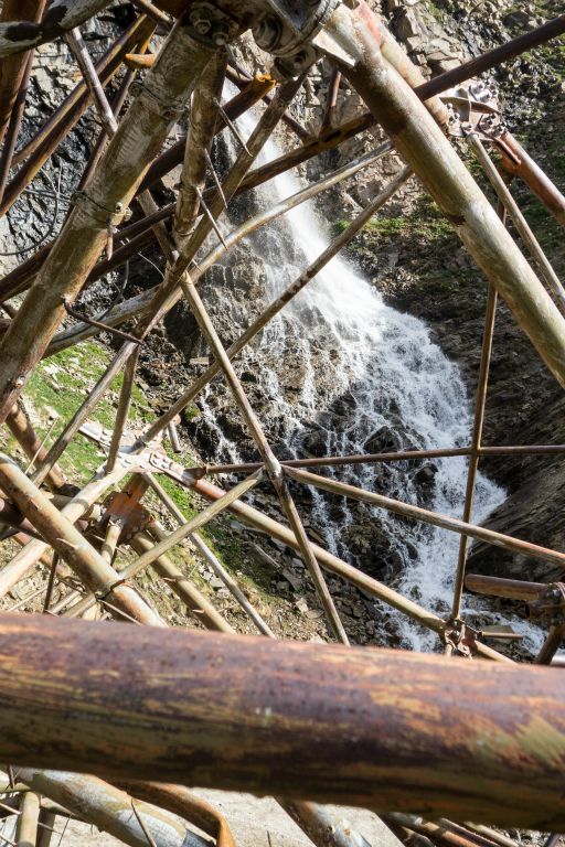 Ancien poteau d'une ligne à haute tension