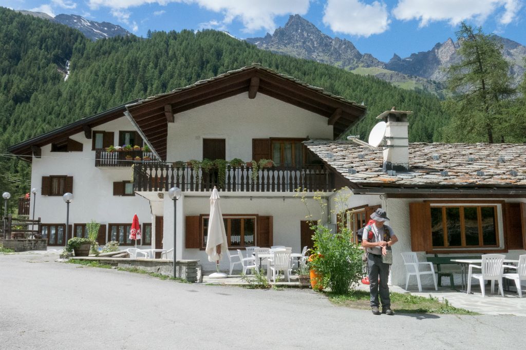 Après quelques km de route (en stop), arrivée à l'hôtel Grivola à Bien dans le Valsavarenche