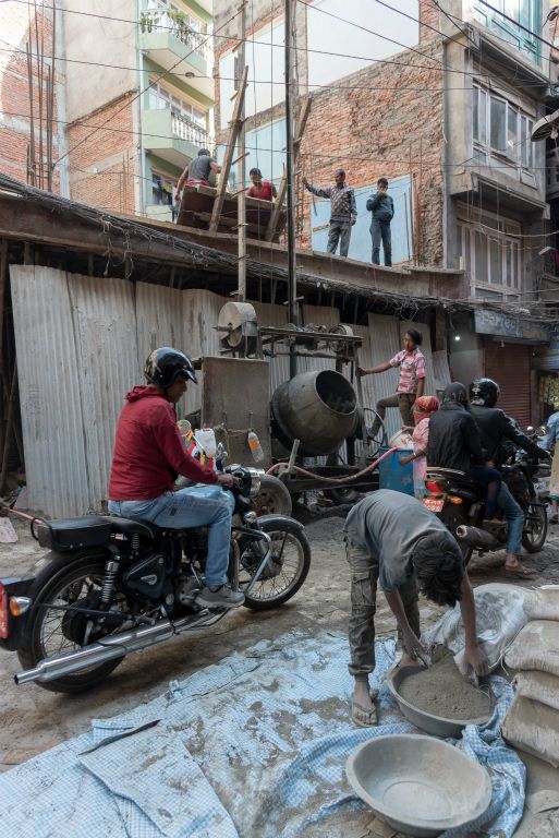 Depuis le séisme d'avril 2015, les chantiers de reconstruction sont très nombreux dans Kathmandu