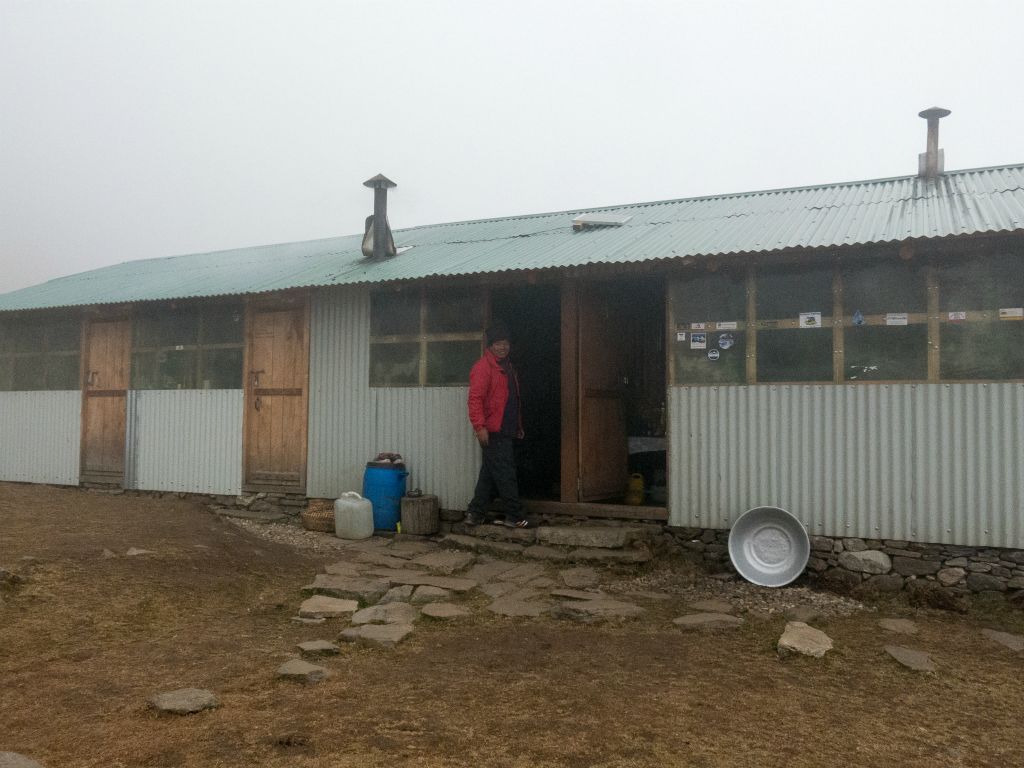 Arrivée au lodge-refuge de Langmale Kharka à 4420m d'altitude avec un dénivelé de +835m, -45m