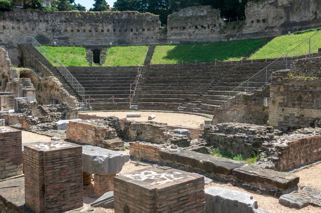 Petit amphithéatre romain 