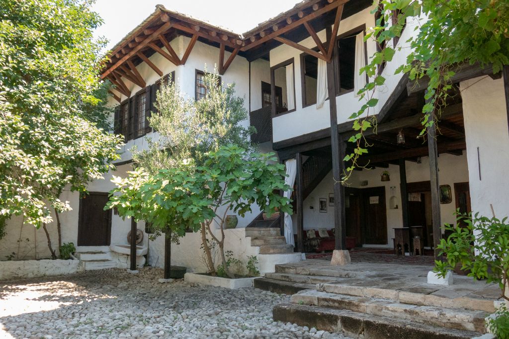 Maison Kajtaz : maison ottomane datant du 16ème siècle, une des plus anciennes du pays