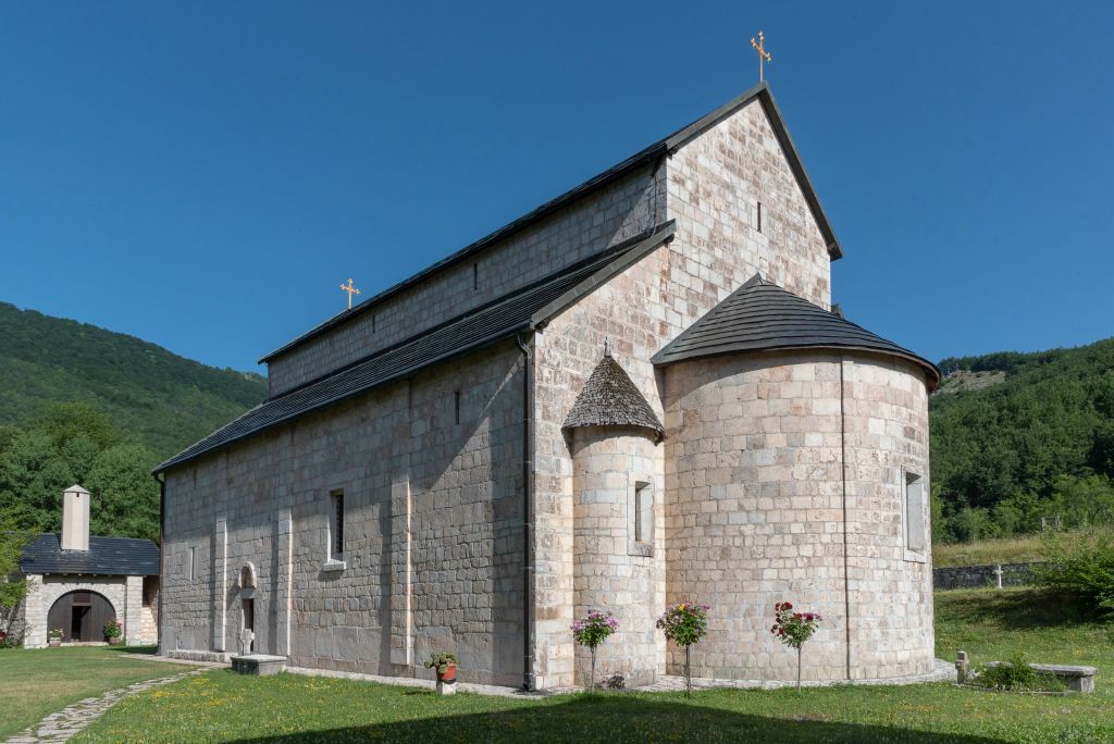 Le monastère de la Piva construit au 16ème au bord de la Piva, demonté en 1960 au moment de la construction du barrage et reconstruit, fragment par fragment pendant 12 ans sur ce site.