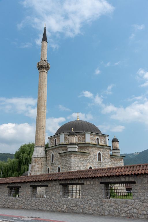 La mosquée de Pljevla, la plus grande du pays. Ici, on est à 13km de la frontière serbe.