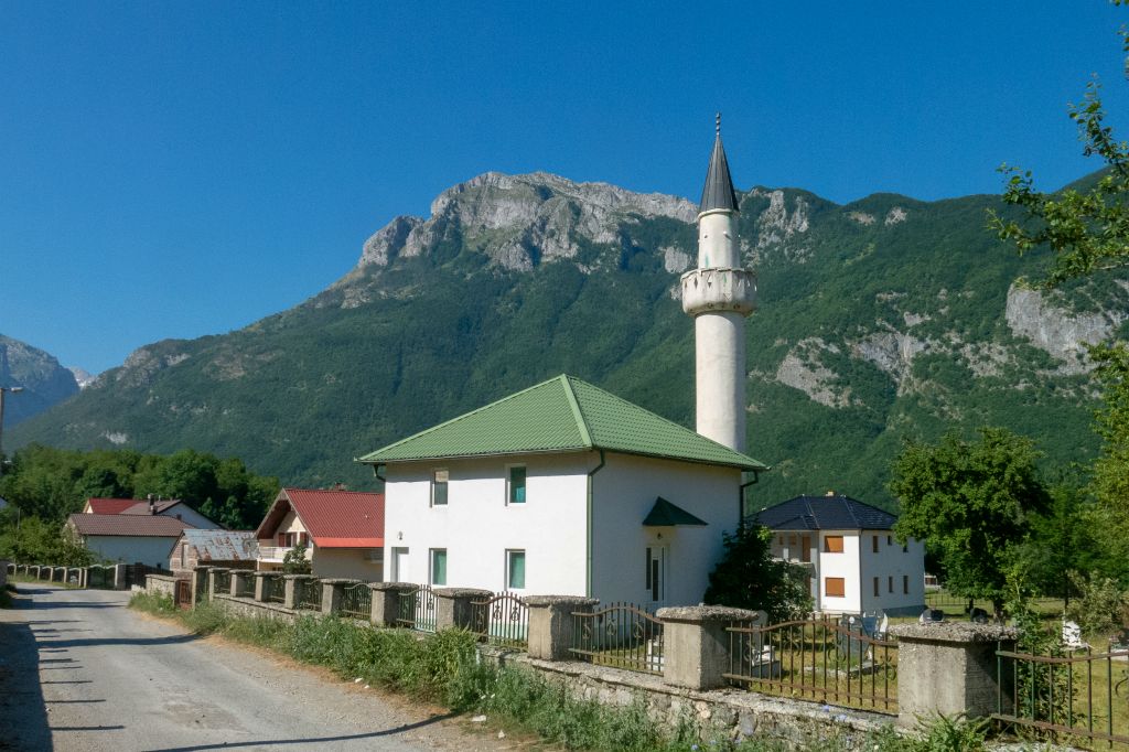 Le plus petit hameau (ici Vusanje), a une mosquée
